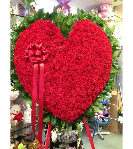 Standing Heart Red Carnations